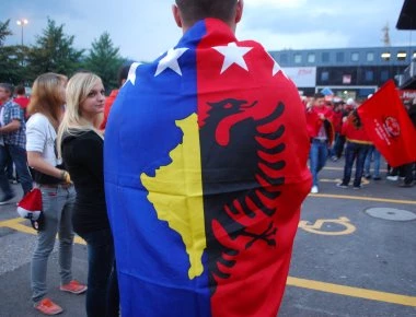 «Αθόρυβα» Κόσοβο και Αλβανία «ενοποιούνται»: Πώς το ζήτημα του σκοπιανού Τετόβου φέρνει πιέσεις στην Αθήνα για «λύση»